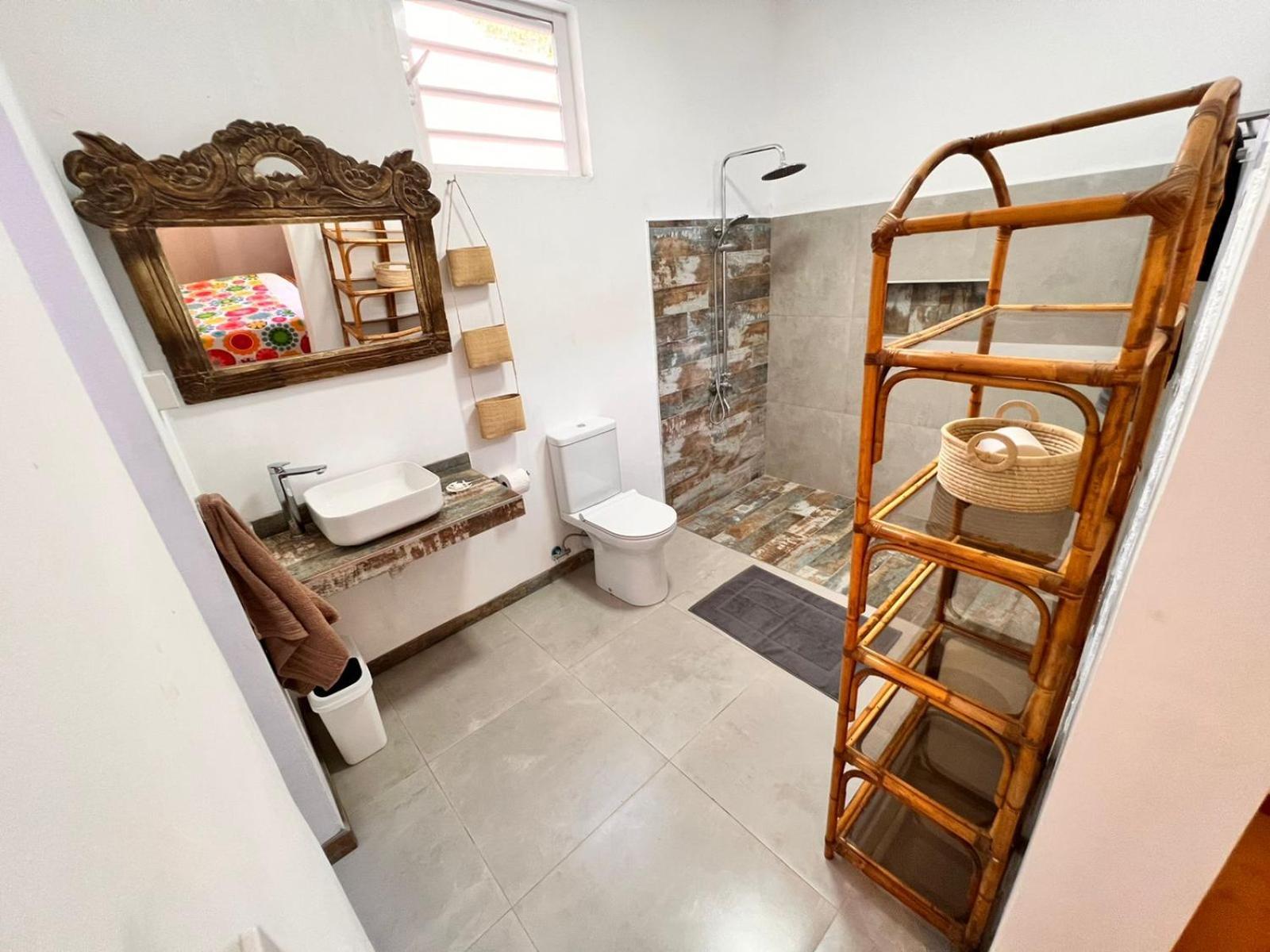 Roche Island Bungalows غراند بايَ المظهر الخارجي الصورة