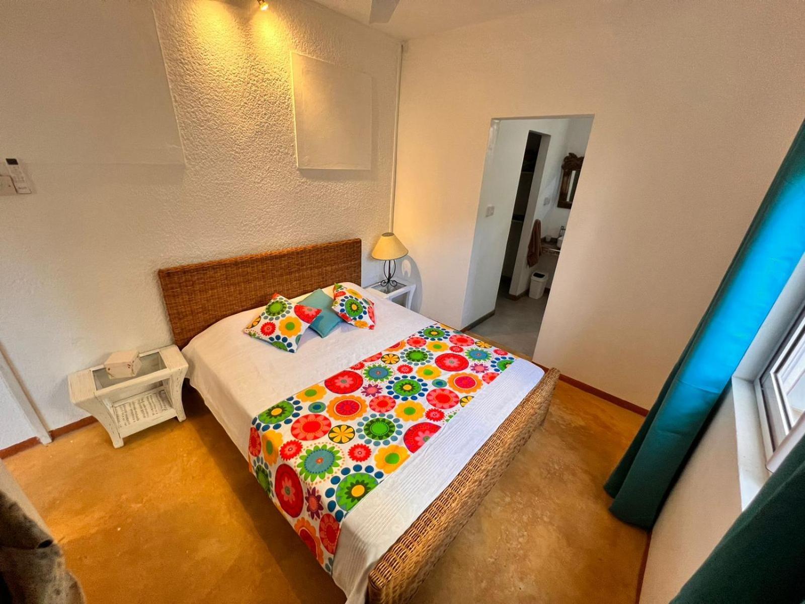 Roche Island Bungalows غراند بايَ المظهر الخارجي الصورة