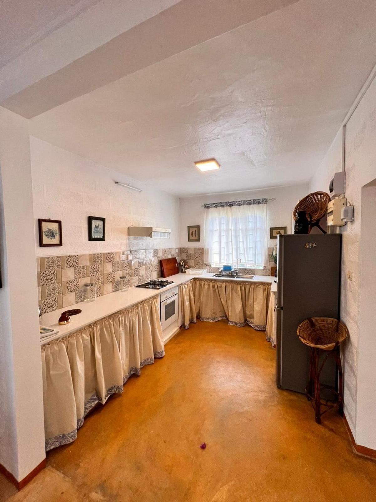 Roche Island Bungalows غراند بايَ المظهر الخارجي الصورة