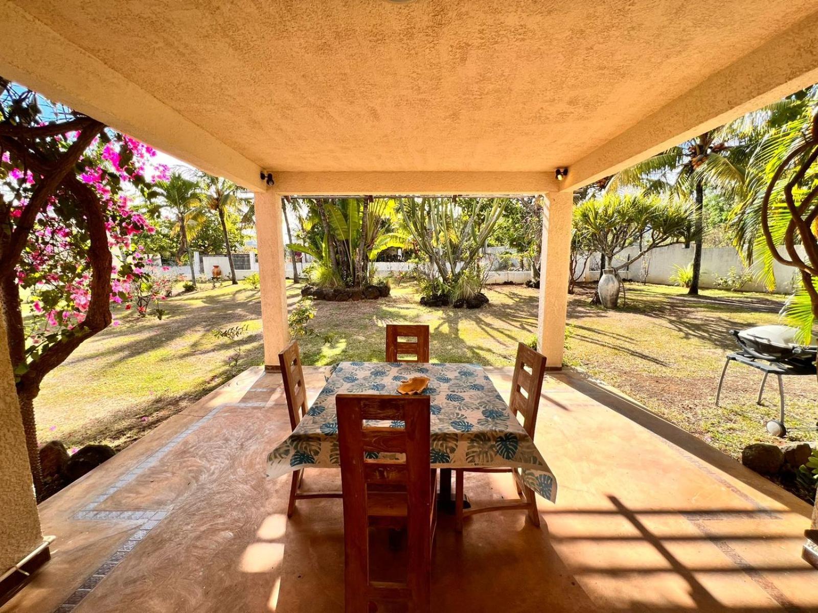 Roche Island Bungalows غراند بايَ المظهر الخارجي الصورة