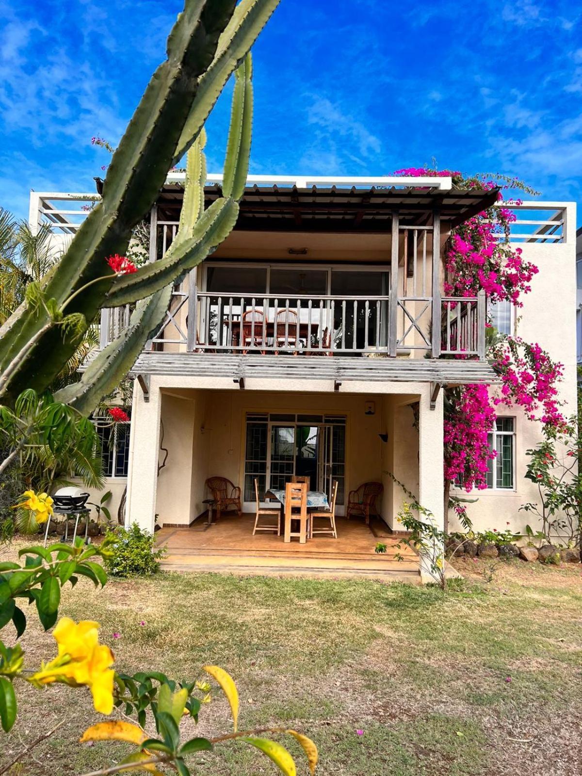 Roche Island Bungalows غراند بايَ المظهر الخارجي الصورة